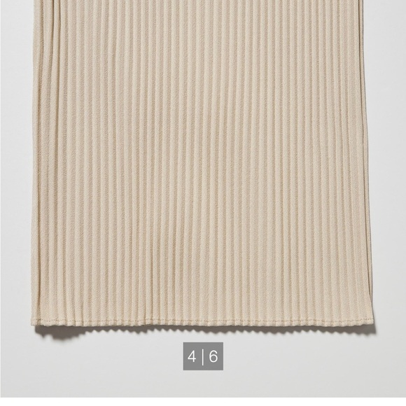 Uniqlo Pleated Straight Pants - Picture 3 of 9